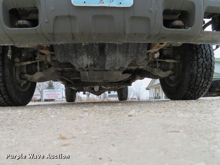 image for item DE5055 2004 Chevrolet Silverado 2500HD LT Crew Cab pickup truck