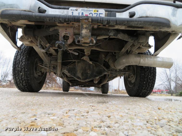 image for item DE5055 2004 Chevrolet Silverado 2500HD LT Crew Cab pickup truck