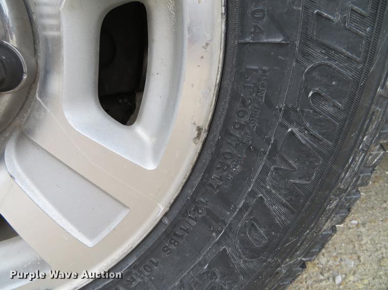 image for item DE5055 2004 Chevrolet Silverado 2500HD LT Crew Cab pickup truck