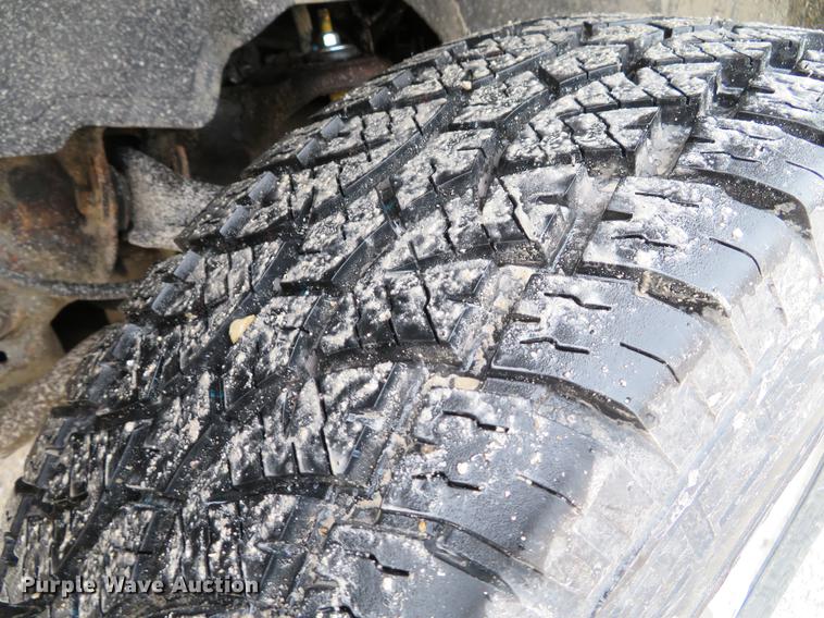 image for item DE5055 2004 Chevrolet Silverado 2500HD LT Crew Cab pickup truck