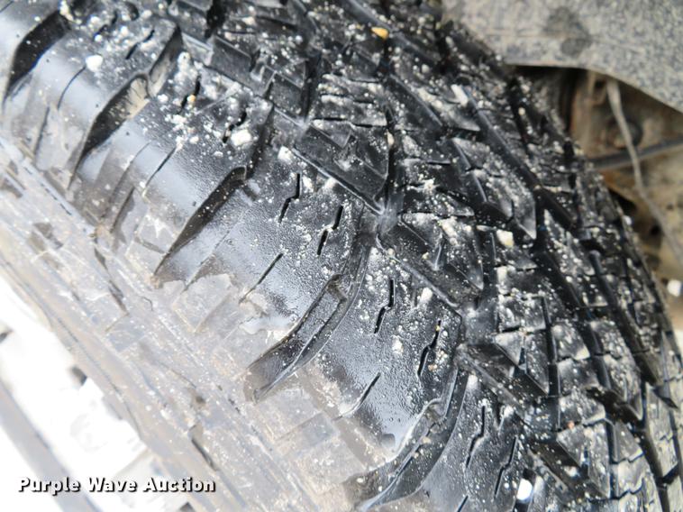 image for item DE5055 2004 Chevrolet Silverado 2500HD LT Crew Cab pickup truck