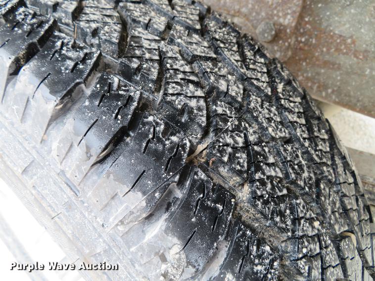 image for item DE5055 2004 Chevrolet Silverado 2500HD LT Crew Cab pickup truck