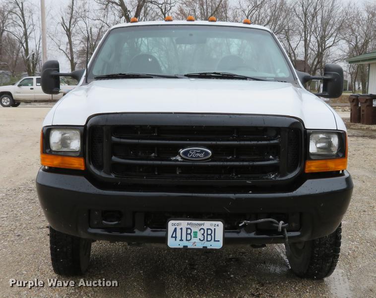 image for item DE5056 1999 Ford F450 Super Duty flatbed truck