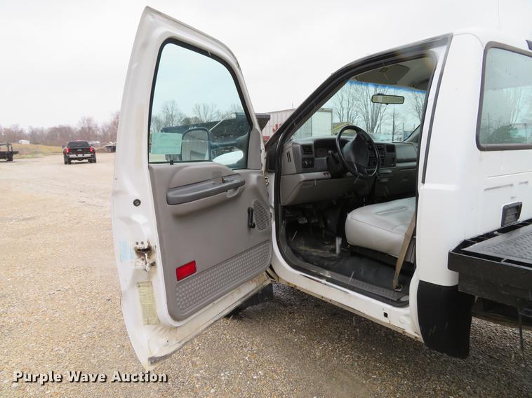 image for item DE5056 1999 Ford F450 Super Duty flatbed truck