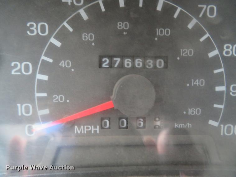 image for item DE5056 1999 Ford F450 Super Duty flatbed truck