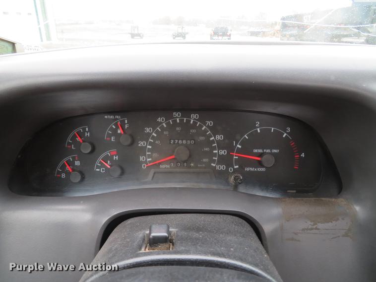 image for item DE5056 1999 Ford F450 Super Duty flatbed truck