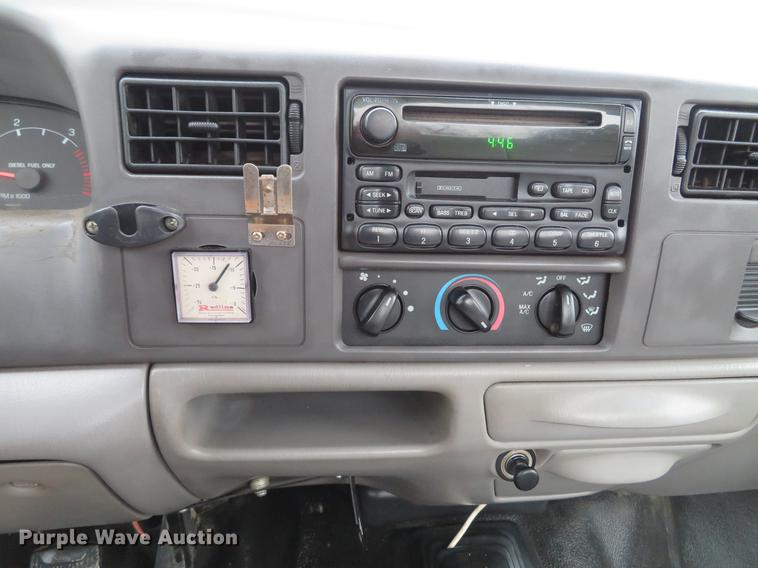 image for item DE5056 1999 Ford F450 Super Duty flatbed truck