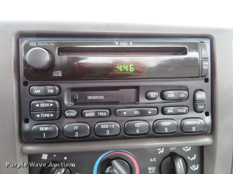 image for item DE5056 1999 Ford F450 Super Duty flatbed truck