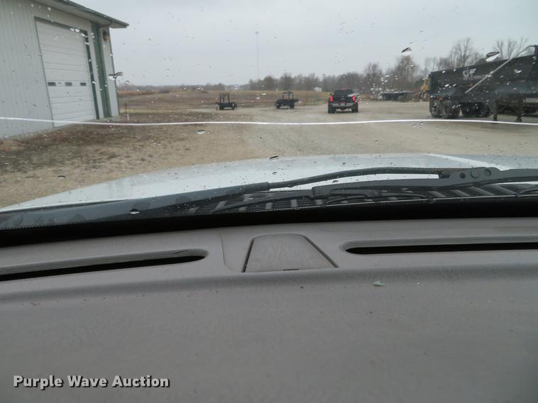 image for item DE5056 1999 Ford F450 Super Duty flatbed truck