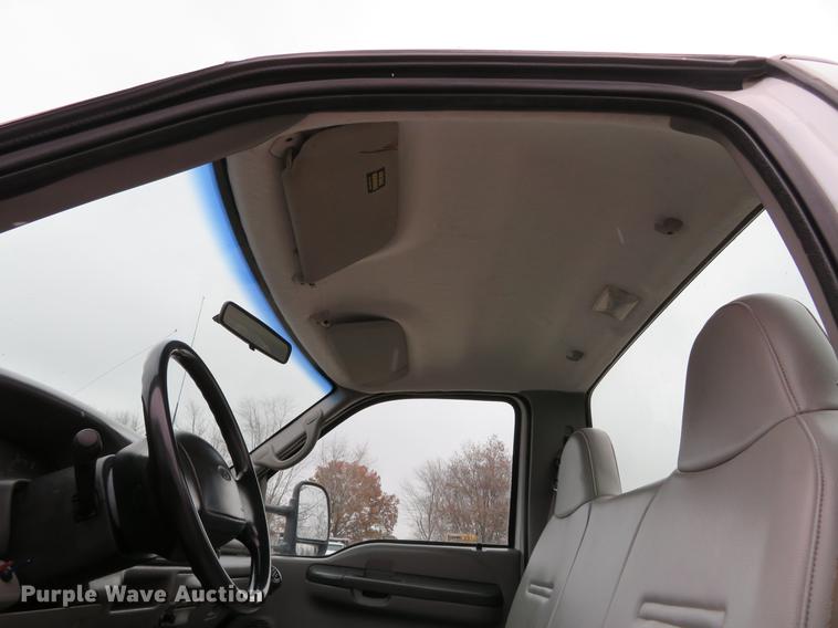 image for item DE5056 1999 Ford F450 Super Duty flatbed truck