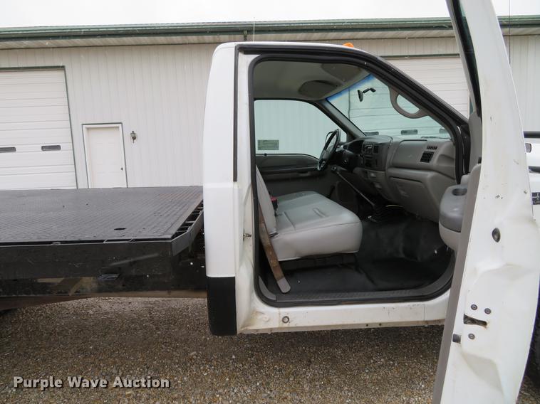 image for item DE5056 1999 Ford F450 Super Duty flatbed truck
