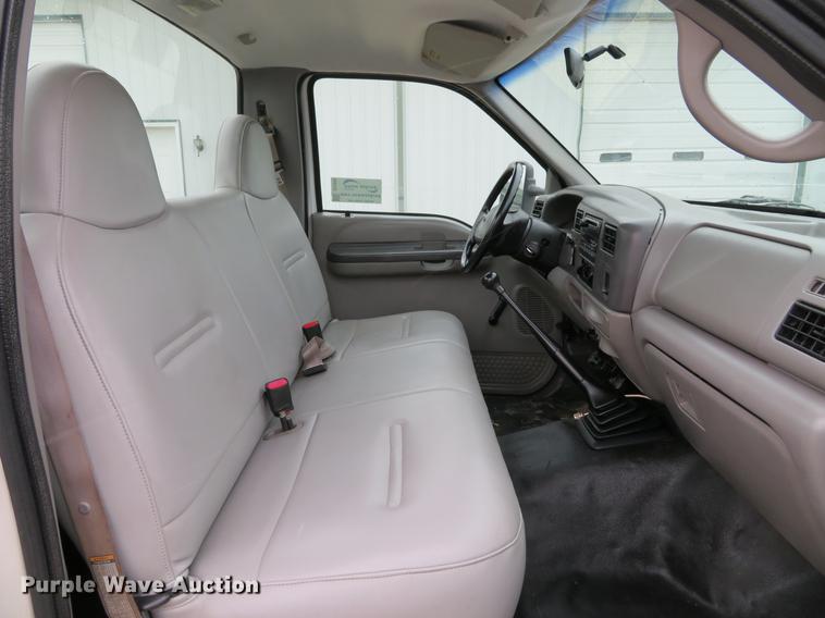 image for item DE5056 1999 Ford F450 Super Duty flatbed truck