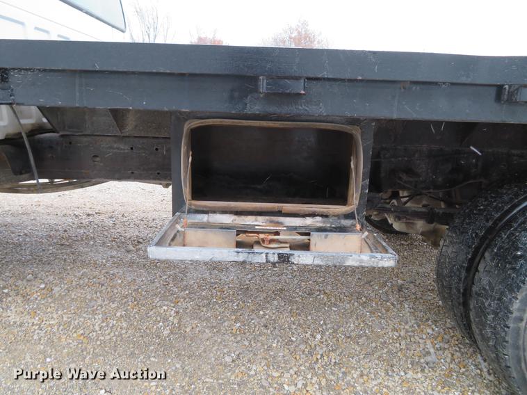 image for item DE5056 1999 Ford F450 Super Duty flatbed truck
