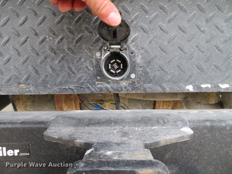 image for item DE5056 1999 Ford F450 Super Duty flatbed truck