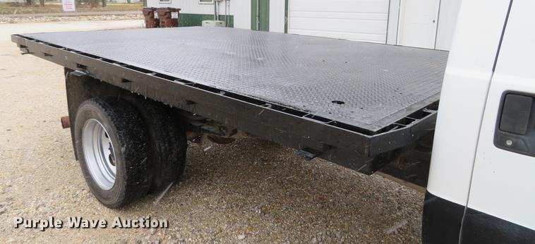 image for item DE5056 1999 Ford F450 Super Duty flatbed truck