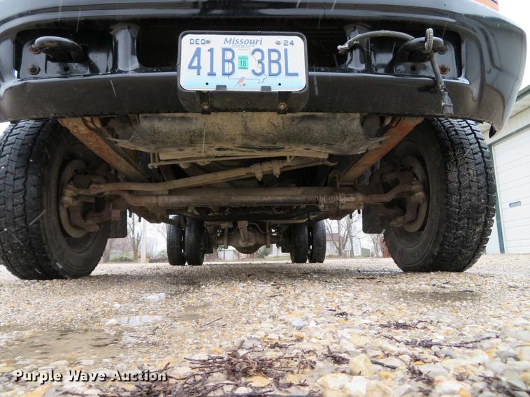 image for item DE5056 1999 Ford F450 Super Duty flatbed truck