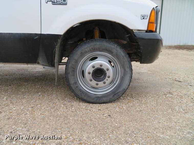 image for item DE5056 1999 Ford F450 Super Duty flatbed truck