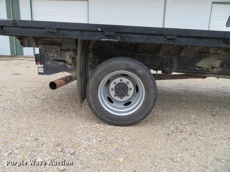 image for item DE5056 1999 Ford F450 Super Duty flatbed truck