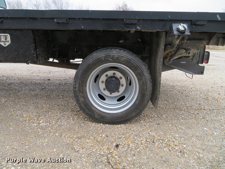 image for item DE5056 1999 Ford F450 Super Duty flatbed truck