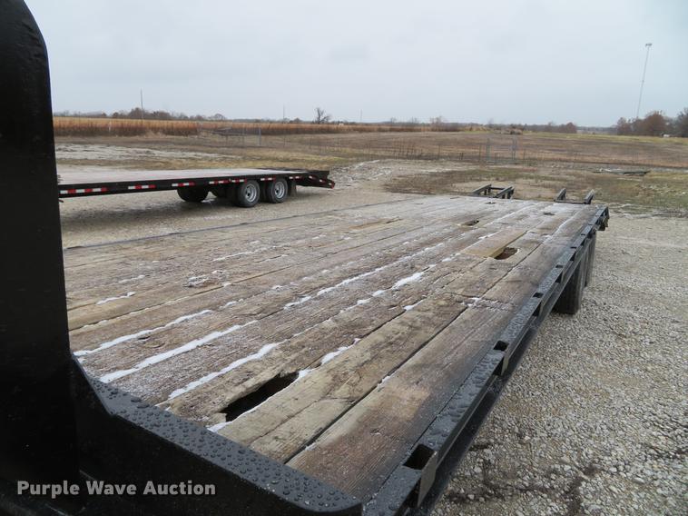 image for item DE5057 1990 JT equipment trailer