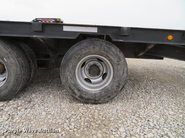 image for item DE5057 1990 JT equipment trailer