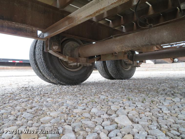 image for item DE5057 1990 JT equipment trailer