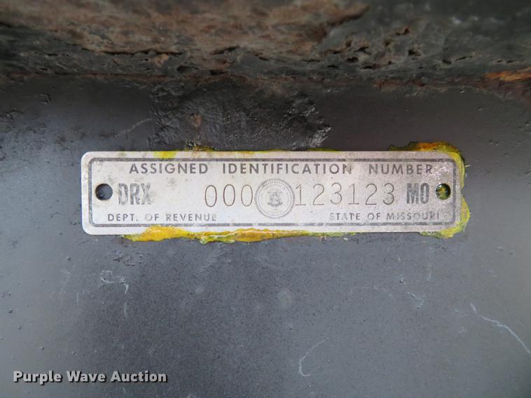 image for item DE5057 1990 JT equipment trailer