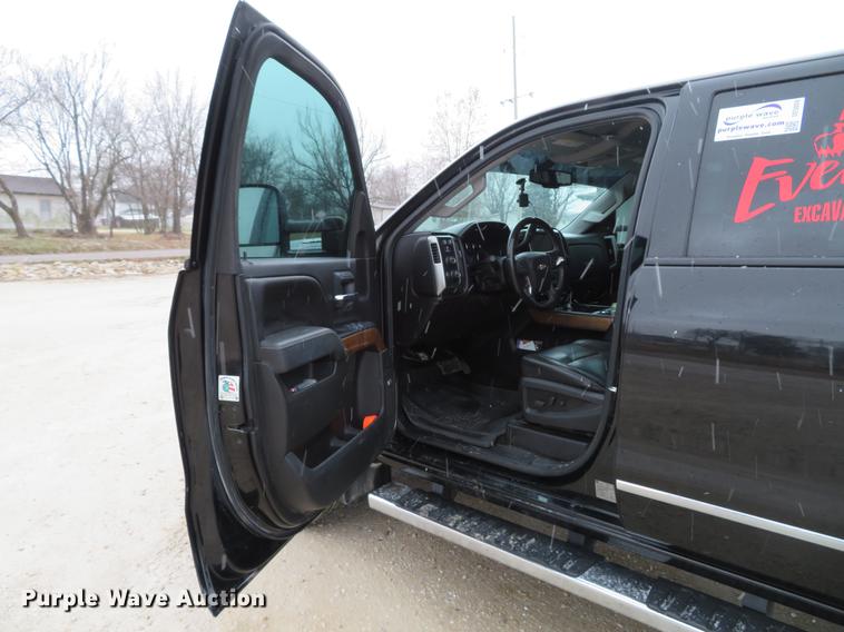 image for item DE5059 2015 Chevrolet Silverado 3500HD LTZ Crew Cab pickup truck