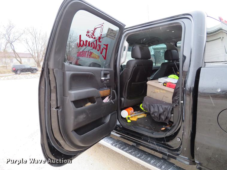 image for item DE5059 2015 Chevrolet Silverado 3500HD LTZ Crew Cab pickup truck