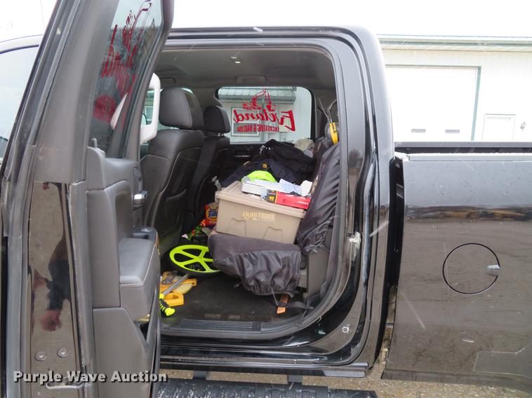 image for item DE5059 2015 Chevrolet Silverado 3500HD LTZ Crew Cab pickup truck