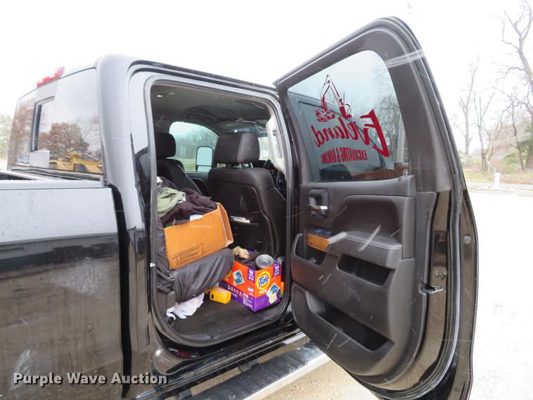 image for item DE5059 2015 Chevrolet Silverado 3500HD LTZ Crew Cab pickup truck