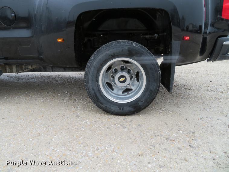 image for item DE5059 2015 Chevrolet Silverado 3500HD LTZ Crew Cab pickup truck