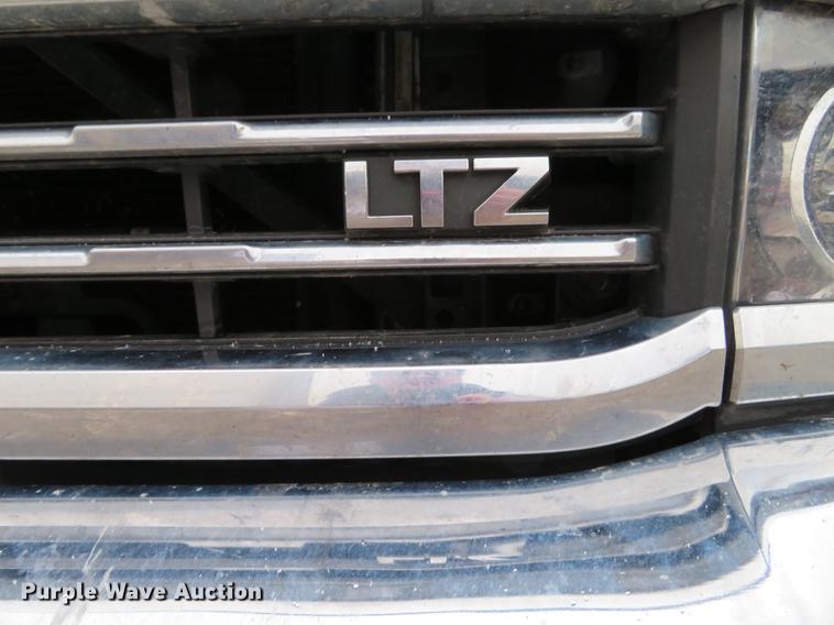 image for item DE5059 2015 Chevrolet Silverado 3500HD LTZ Crew Cab pickup truck
