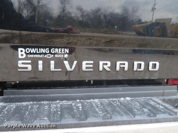 image for item DE5059 2015 Chevrolet Silverado 3500HD LTZ Crew Cab pickup truck