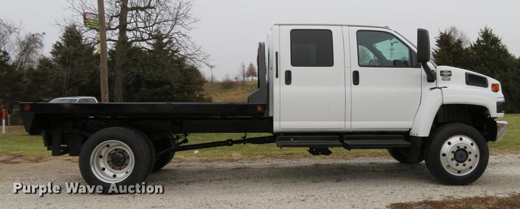 image for item DE5067 2005 GMC C5500 Crew Cab flatbed truck