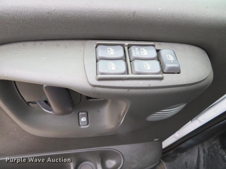 image for item DE5067 2005 GMC C5500 Crew Cab flatbed truck