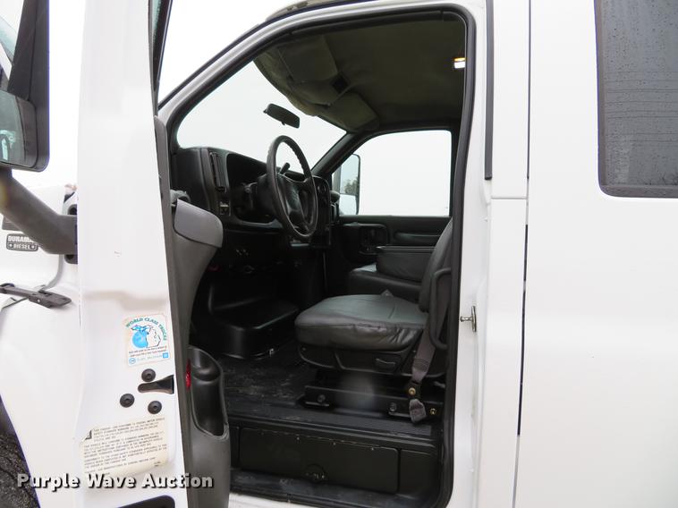 image for item DE5067 2005 GMC C5500 Crew Cab flatbed truck