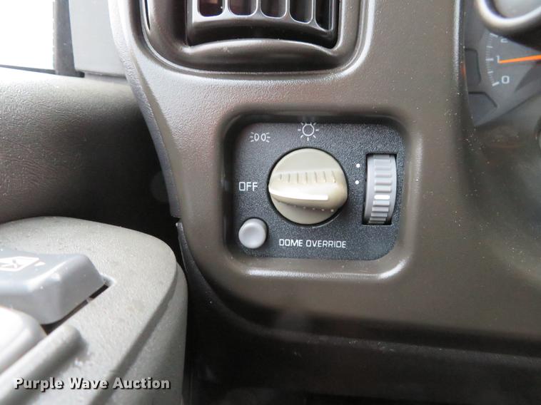 image for item DE5067 2005 GMC C5500 Crew Cab flatbed truck