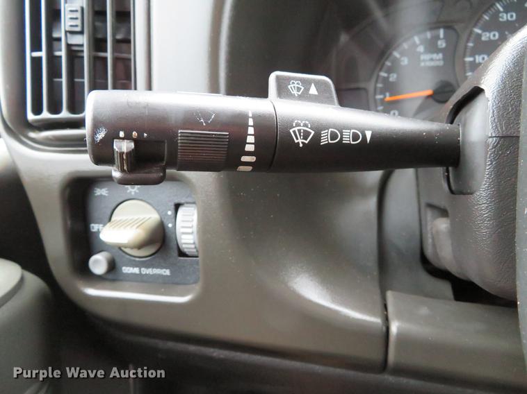 image for item DE5067 2005 GMC C5500 Crew Cab flatbed truck