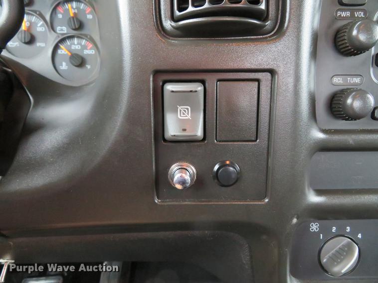 image for item DE5067 2005 GMC C5500 Crew Cab flatbed truck