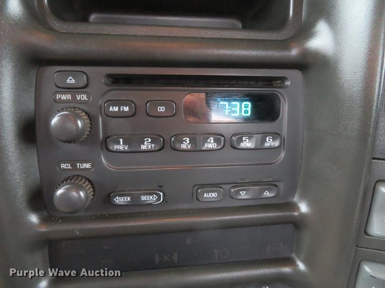 image for item DE5067 2005 GMC C5500 Crew Cab flatbed truck