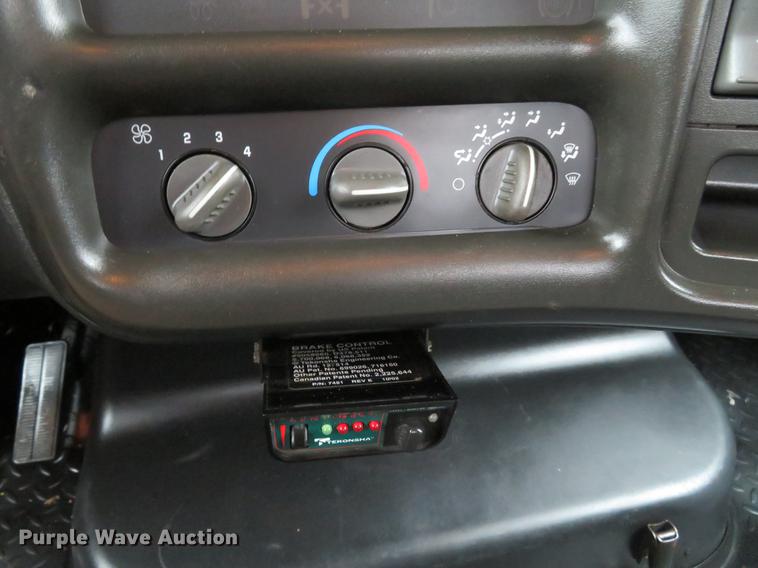 image for item DE5067 2005 GMC C5500 Crew Cab flatbed truck