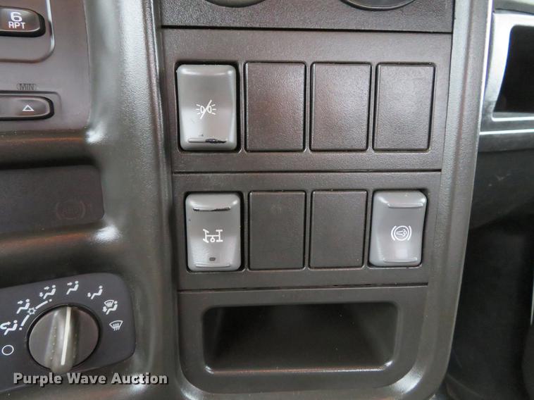 image for item DE5067 2005 GMC C5500 Crew Cab flatbed truck