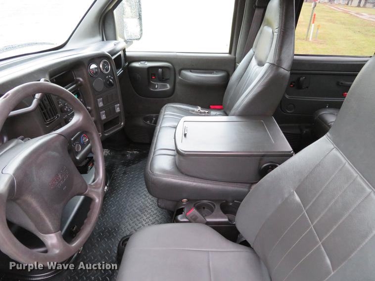 image for item DE5067 2005 GMC C5500 Crew Cab flatbed truck