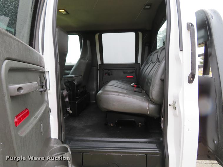 image for item DE5067 2005 GMC C5500 Crew Cab flatbed truck