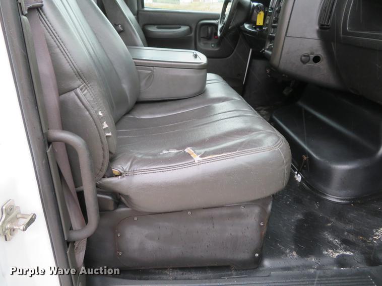 image for item DE5067 2005 GMC C5500 Crew Cab flatbed truck