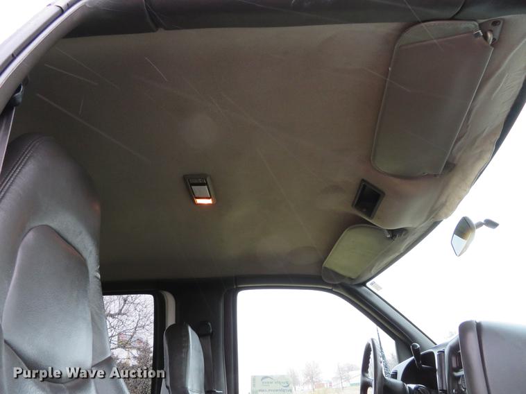 image for item DE5067 2005 GMC C5500 Crew Cab flatbed truck