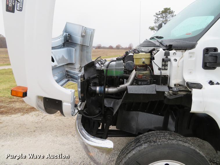 image for item DE5067 2005 GMC C5500 Crew Cab flatbed truck