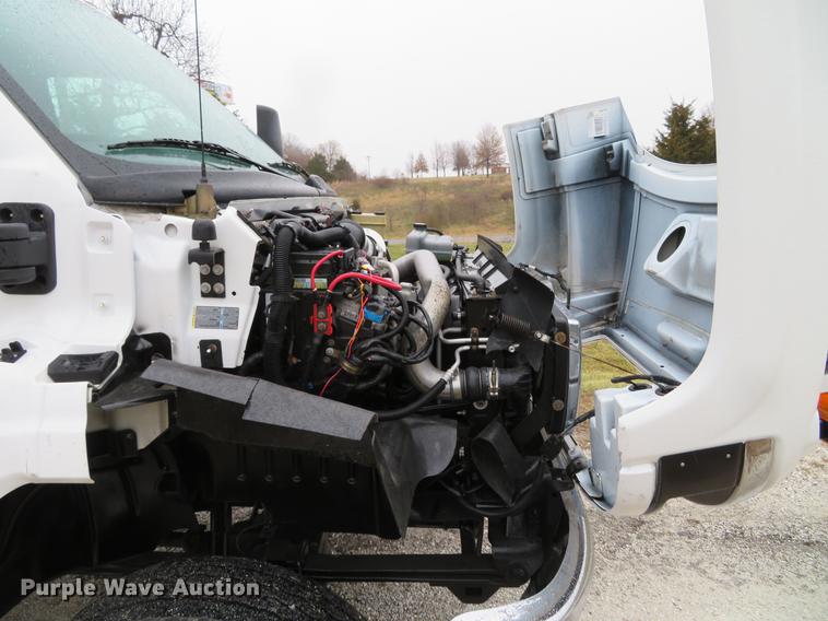 image for item DE5067 2005 GMC C5500 Crew Cab flatbed truck