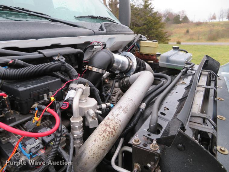 image for item DE5067 2005 GMC C5500 Crew Cab flatbed truck